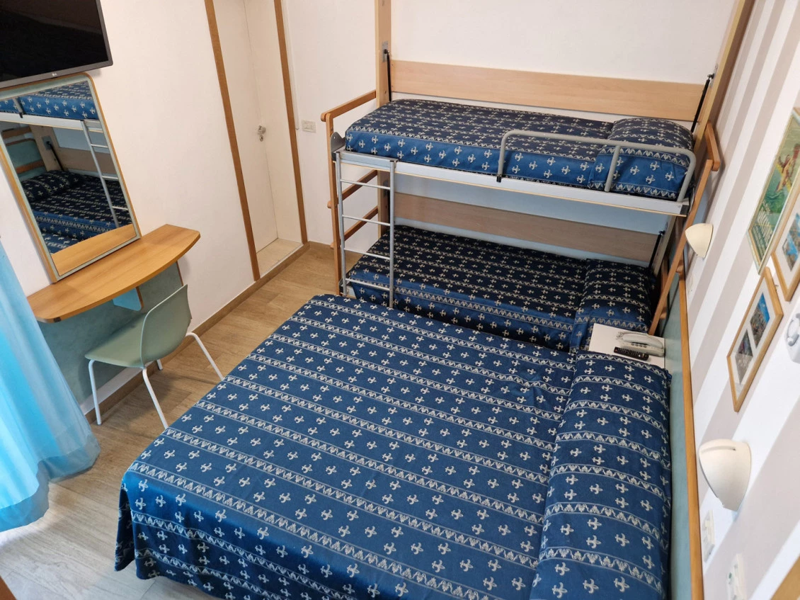  basic double bedroom + bunk bed Hotel Sorriso 