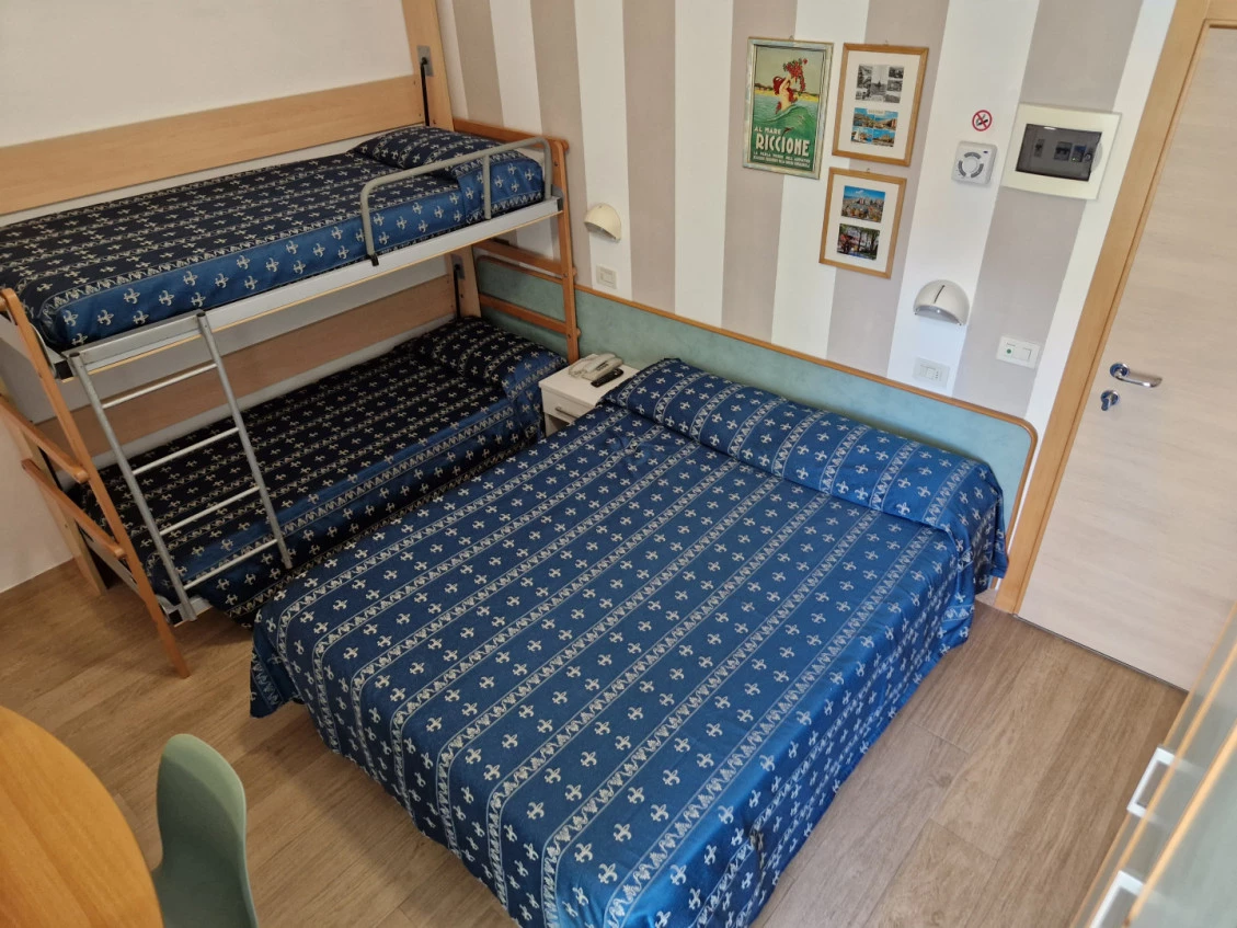  basic double bedroom + bunk bed Hotel Sorriso 
