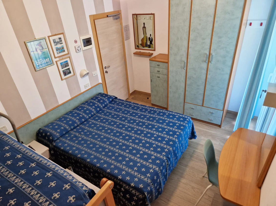  basic double bedroom + bunk bed Hotel Sorriso 