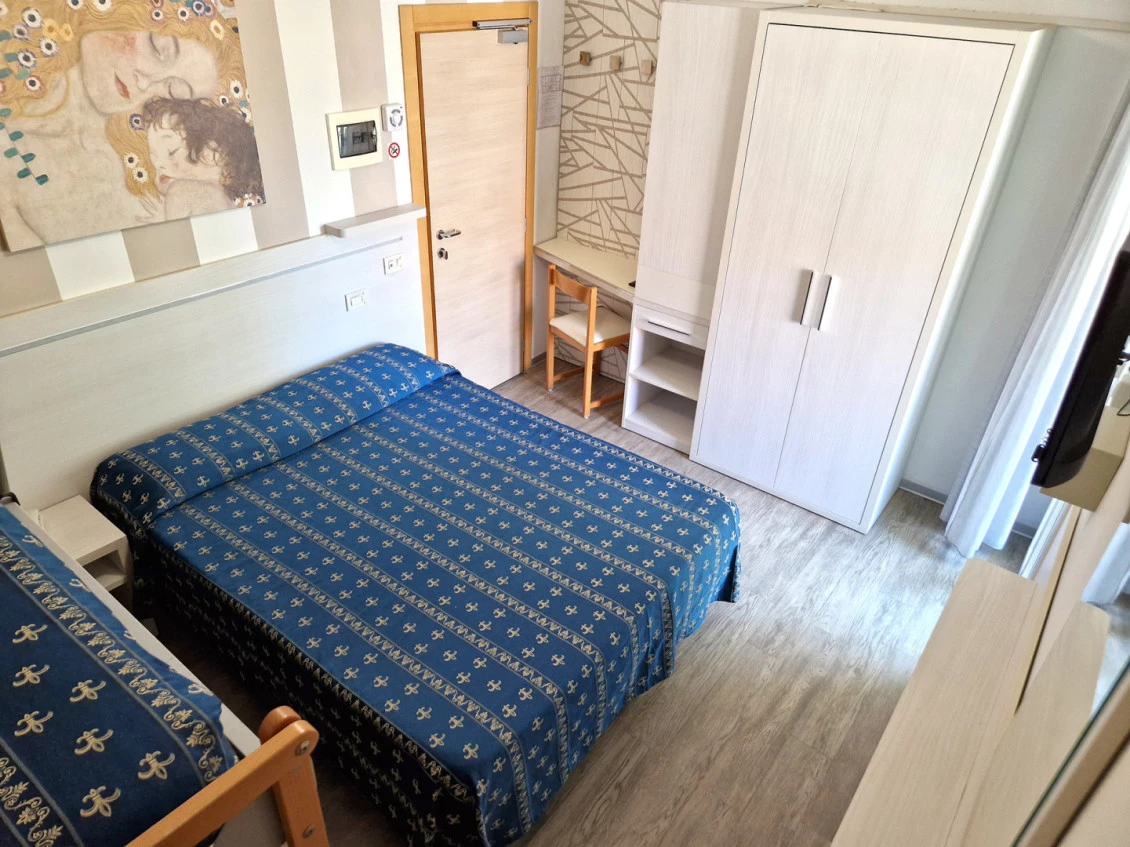  basic double bedroom + bunk bed Hotel Sorriso 
