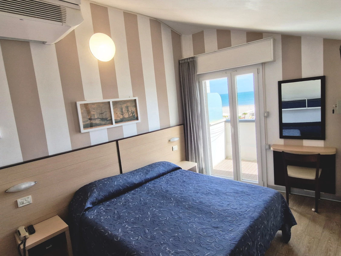  sea view double + bunk-bed Hotel Sorriso 