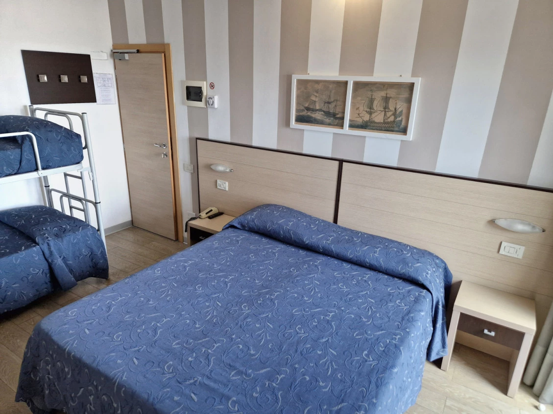  sea view double + bunk-bed Hotel Sorriso 